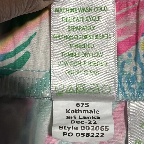 LILLY PULITZER Ocean View Shorts "SEA TURTLE SOIREE" Size LARGE - Picture 4 of 7